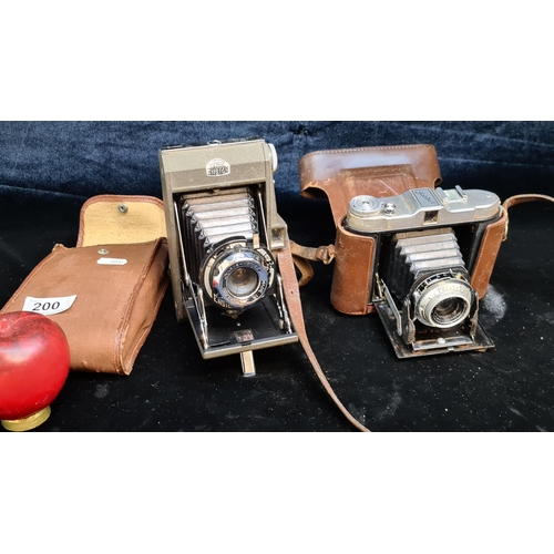 200 - Two 1950's vintage cameras including folding cased camera, Ross Ensign, with epsilon shutter and cas... 