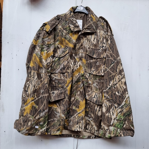 370 - A cold weather mans field coat. Size XXL regular.