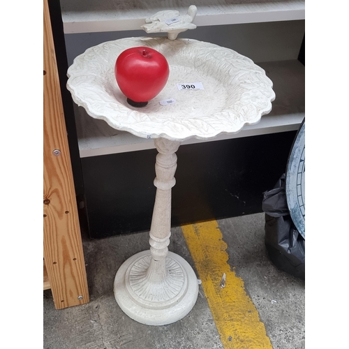 390 - Star Lot : A very pretty cast metal bird bath in a cream painted finish.