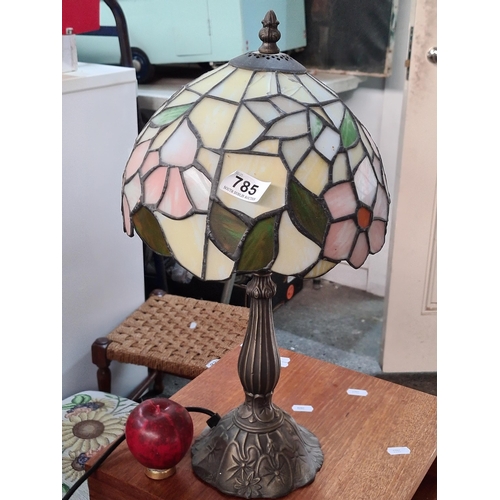 785 - A wonderful Tiffany style table lamp featuring metal base and stained glass panels in pastel tones. ... 