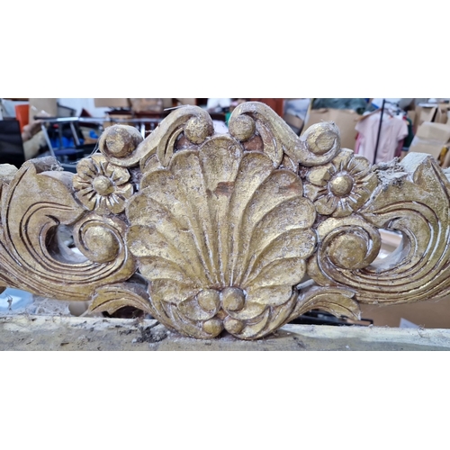 950 - Star lot :Gilded wood pediment, ornately carved with floral and shell motifs, from the 19th century.... 