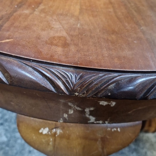 956 - Vintage wooden round table with hand-carved edge detailing and claw foot legs. Shows surface wear an... 