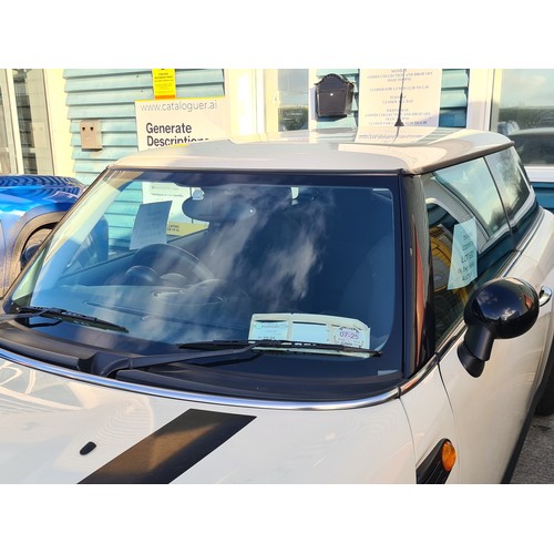 631 - SUPER STAR LOT:- MINI ONE ,1.4l Petrol in off white with dark cloth interior. ONLY 2 x previous owne... 