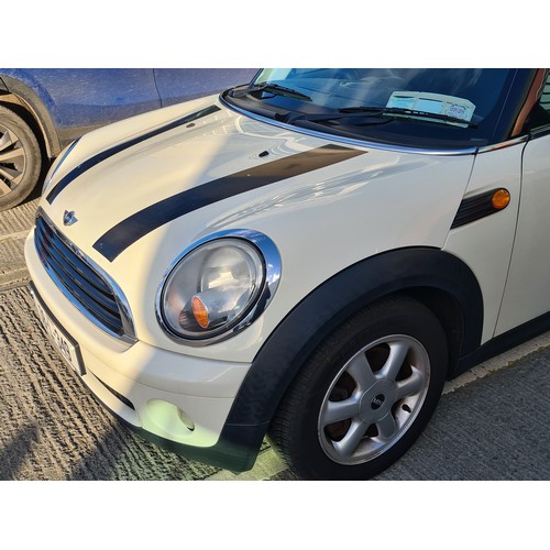 631 - SUPER STAR LOT:- MINI ONE ,1.4l Petrol in off white with dark cloth interior. ONLY 2 x previous owne... 