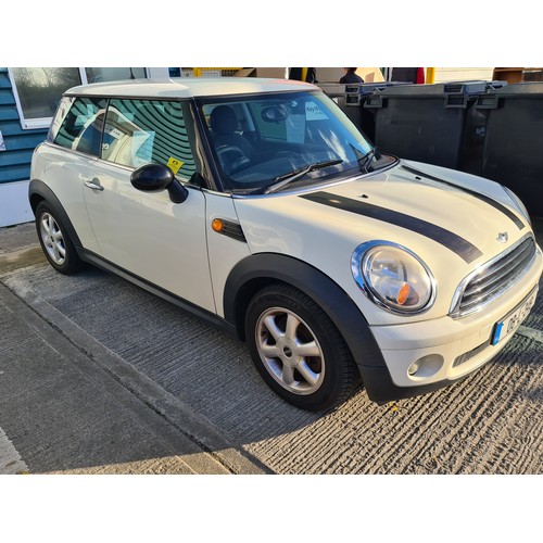 631 - SUPER STAR LOT:- MINI ONE ,1.4l Petrol in off white with dark cloth interior. ONLY 2 x previous owne... 