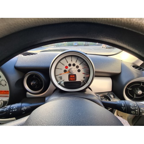 631 - SUPER STAR LOT:- MINI ONE ,1.4l Petrol in off white with dark cloth interior. ONLY 2 x previous owne... 