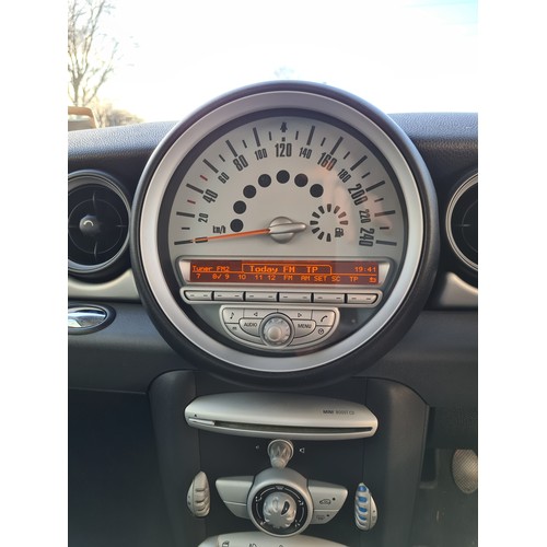 631 - SUPER STAR LOT:- MINI ONE ,1.4l Petrol in off white with dark cloth interior. ONLY 2 x previous owne... 