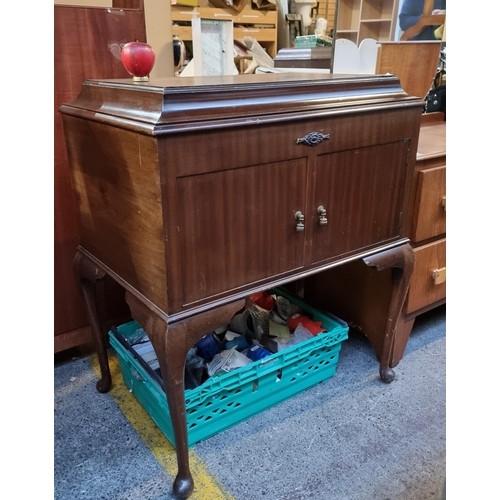 1019 - A fabulous floor standing Unitone gramophone cabinet with cabriole legs, twin doors to front with br... 