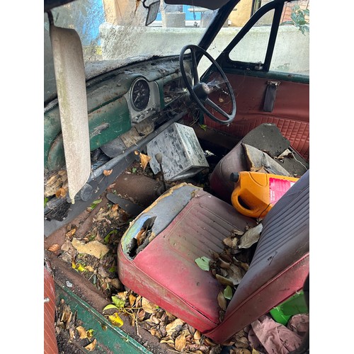 129 - A vintage Morris Minor Motor car. This is from the large house clearance we are doing at Woodley Par... 