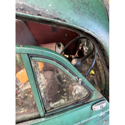 129 - A vintage Morris Minor Motor car. This is from the large house clearance we are doing at Woodley Par... 