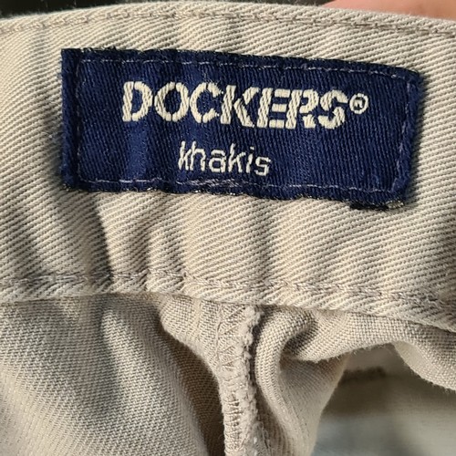 1139 - A 'Dockers' Pleated Classic Fit Pants / Khakis. Size: M In very good condition 36 x 30L
Previous in ... 