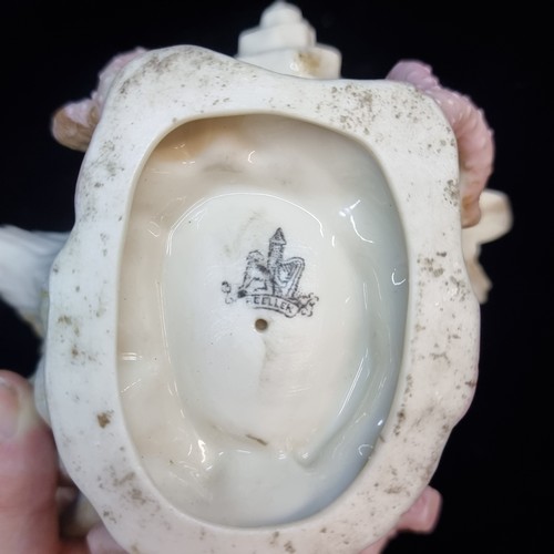 157 - A fabulous Belleek 1st period mark circa.1863-1891 black stamp porcelain conch shell. Feature pretty... 