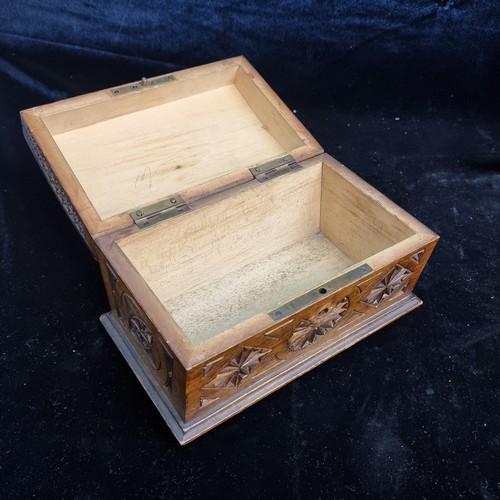 219 - A good Vintage William Whiteley hand carved wooden box with beautiful carved detail displayed throug... 