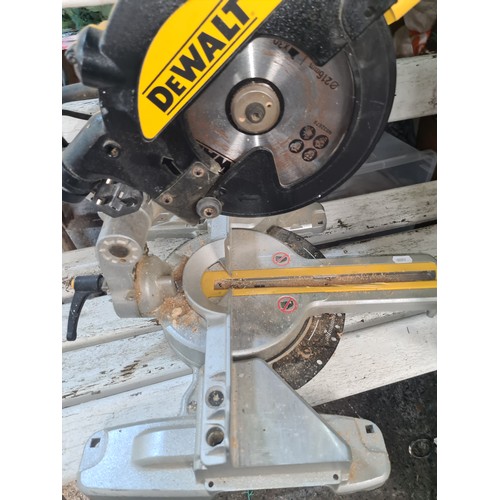 774 - Star lot ;A high quality DeWalt DWS773 electric single bevel sliding compound mitre saw 230v. €292.9... 