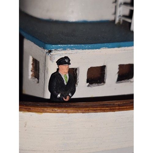 781 - A hand crafted and hand painted model fishing boat named 'Zwarte Zee', this piece originally would'v... 