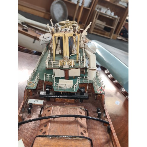 781 - A hand crafted and hand painted model fishing boat named 'Zwarte Zee', this piece originally would'v... 