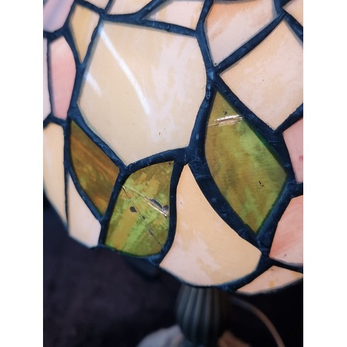 785 - A wonderful Tiffany style table lamp featuring metal base and stained glass panels in pastel tones. ... 