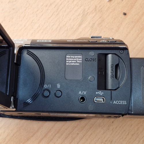 1039 - A Panasonic SDR H100 handheld cam recorder. Complete with charger.