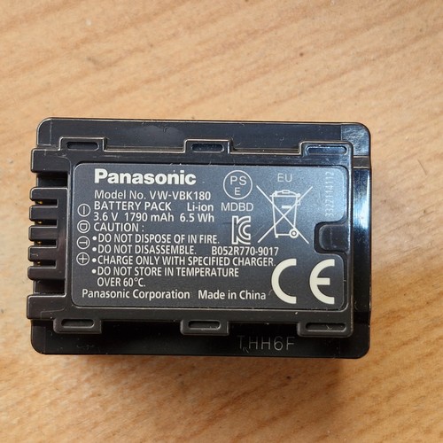 1039 - A Panasonic SDR H100 handheld cam recorder. Complete with charger.