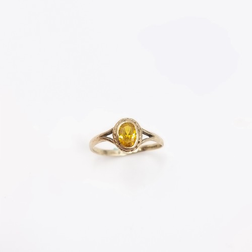 637 - A very demure 9ct gold ring with an oval citrine. 1.2 grams. Size L