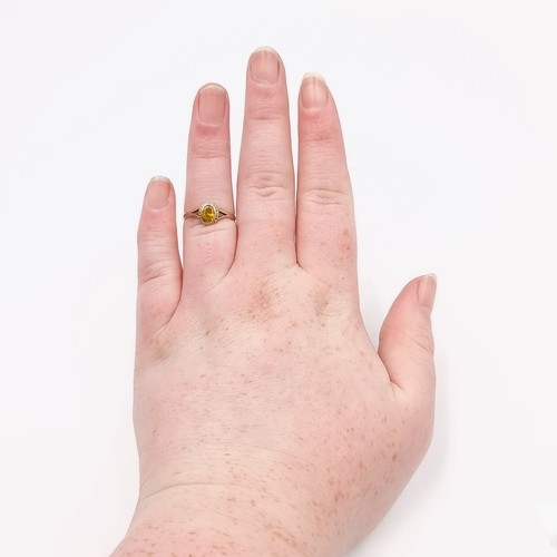 637 - A very demure 9ct gold ring with an oval citrine. 1.2 grams. Size L