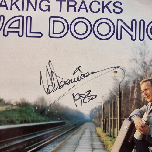 392 - A hand signed autograph Val Doonican 'Making Tracks' vinyl record. Signed and dated 1983.