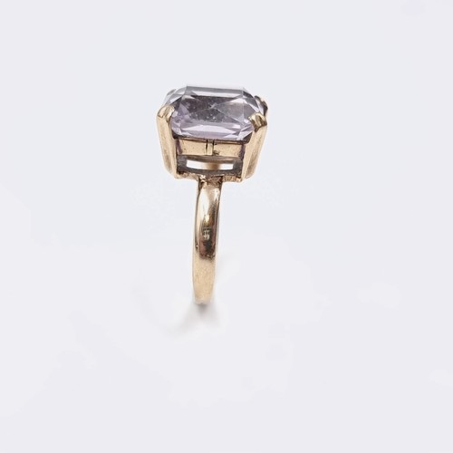 558 - A vintage nine carat gold (375) rock crystal crown set ring. Size - R. Weight - 4.8 grams. Boxed.