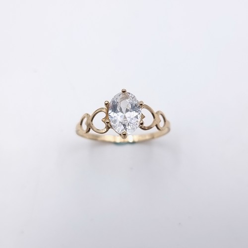 582 - An attractive Zircon stone ring with heart shaped mount set in nine carat gold. Ring size - Q. Weigh... 