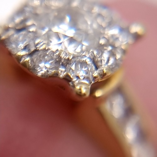 1105 - Super Star lot : A stunning 14ct yellow gold diamond ring. The centre diamond is approx 0.6cts and i... 