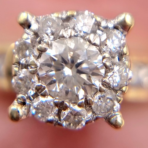 1105 - Super Star lot : A stunning 14ct yellow gold diamond ring. The centre diamond is approx 0.6cts and i... 