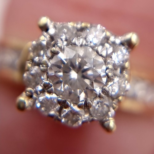 1105 - Super Star lot : A stunning 14ct yellow gold diamond ring. The centre diamond is approx 0.6cts and i... 