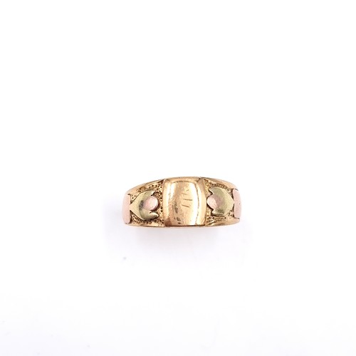 559 - Star lot : An early antique nine carat gold bi colour claddagh ring. Size - P. Weight - 5.52 grams. ... 