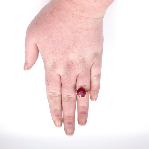 1 - Star Lot : A large ruby gemstone ring set in nine carat gold. Size - J 1/2. Weight - 3.38 grams. Box... 