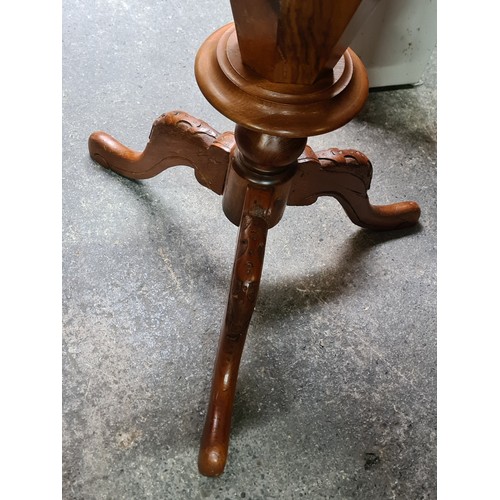 661 - Star Lot : 19th-century Victorian burr walnut sewing poy with octagonal hinged top, revealing a fitt... 