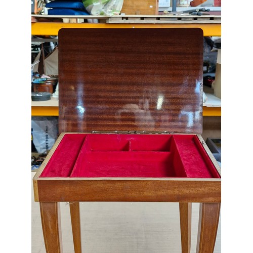 673 - Marquetry Sorento side table with intricate inlaid wood design, from the mid-20th century. Cabriole ... 