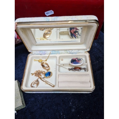 645 - Mixed lot features a vintage jewelry box with assorted costume jewelry, decorative cases, a fire-the... 