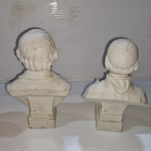 1143 - A Pair of Alabaster busts, depicting a William Gladstone and a Pope Paul 6th. Intricately detailed.