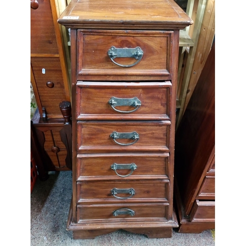 1189 - Star lot : A Pair of vintage mahogany six-drawer pedestal chests with brass handles. very handsome f... 