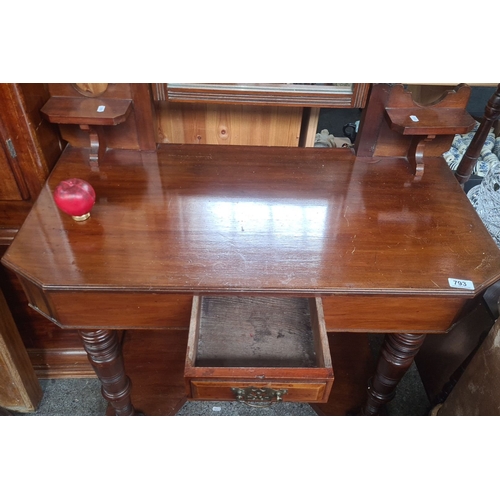 793 - A Wonderfull Sit in Victorian mahogany dressing table with swivel mirror, single drawer, and turned ... 