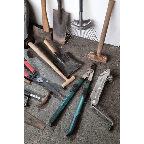 904 - A Large mixed lot of vintage and modern gardening and hand tools, including shovels, rakes, pruning ... 