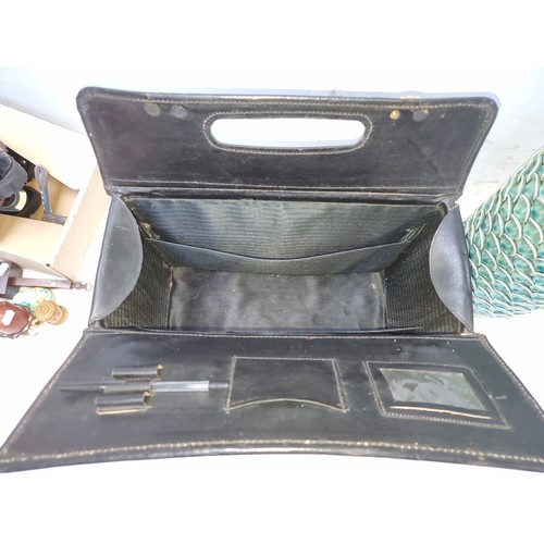 1447 - A handsome vintage genuine black leather filing case.
Previous in auction on 20.02.25 with Lot no.37... 