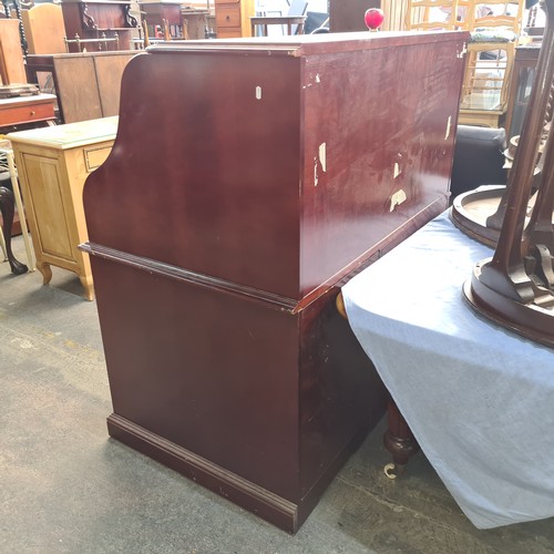 1137 - Star Lot: A fabulous American Drew roll-top desk featuring multiple drawers on the side, plenty of k... 