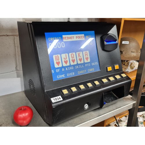 1034 - Star Lot : A fully working counter top coin operated casino poker machine with three pin plug and or... 