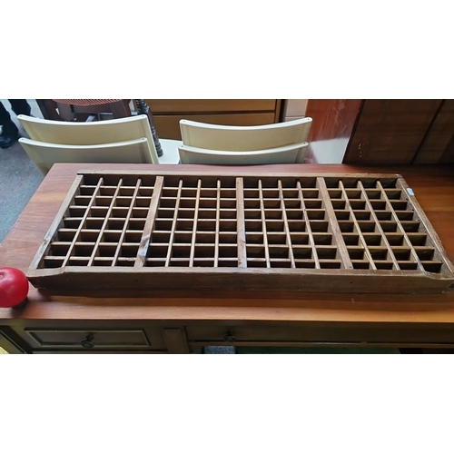 498 - Vintage wooden printer's tray with multiple compartments, from the early 20th century.
