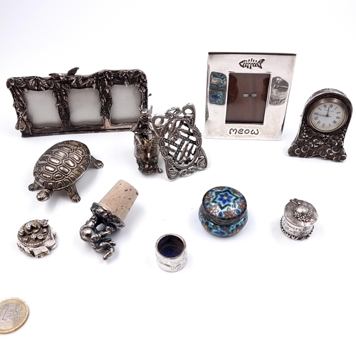 515 - A collection of 11 silverplated and pewter items consisting of fairy tooth boxes, a bottled stopper ... 