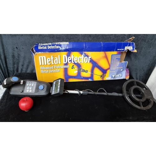 818 - A Precision Gold branded metal detector. Can detect between different metals including gold and silv... 