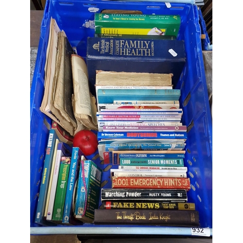 932 - Mixed lot of 30+ books. Titles include 