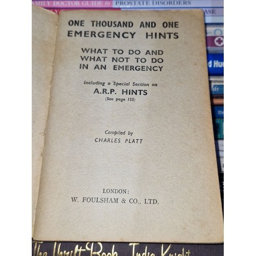 932 - Mixed lot of 30+ books. Titles include 