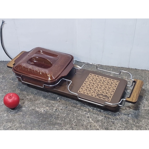 944 - Philips electric serving tray with ceramic dish, model HT508/8N, 220 V.A.C., 120 W, made in Great Br... 