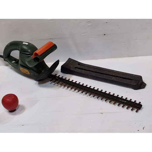 951 - An Electric Black & Decker GT250/H1 hedge trimmer, 230V, 50Hz, 380W, made in England, from 2000.
